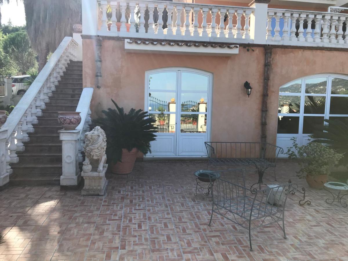 Villa Grace Пати Екстериор снимка