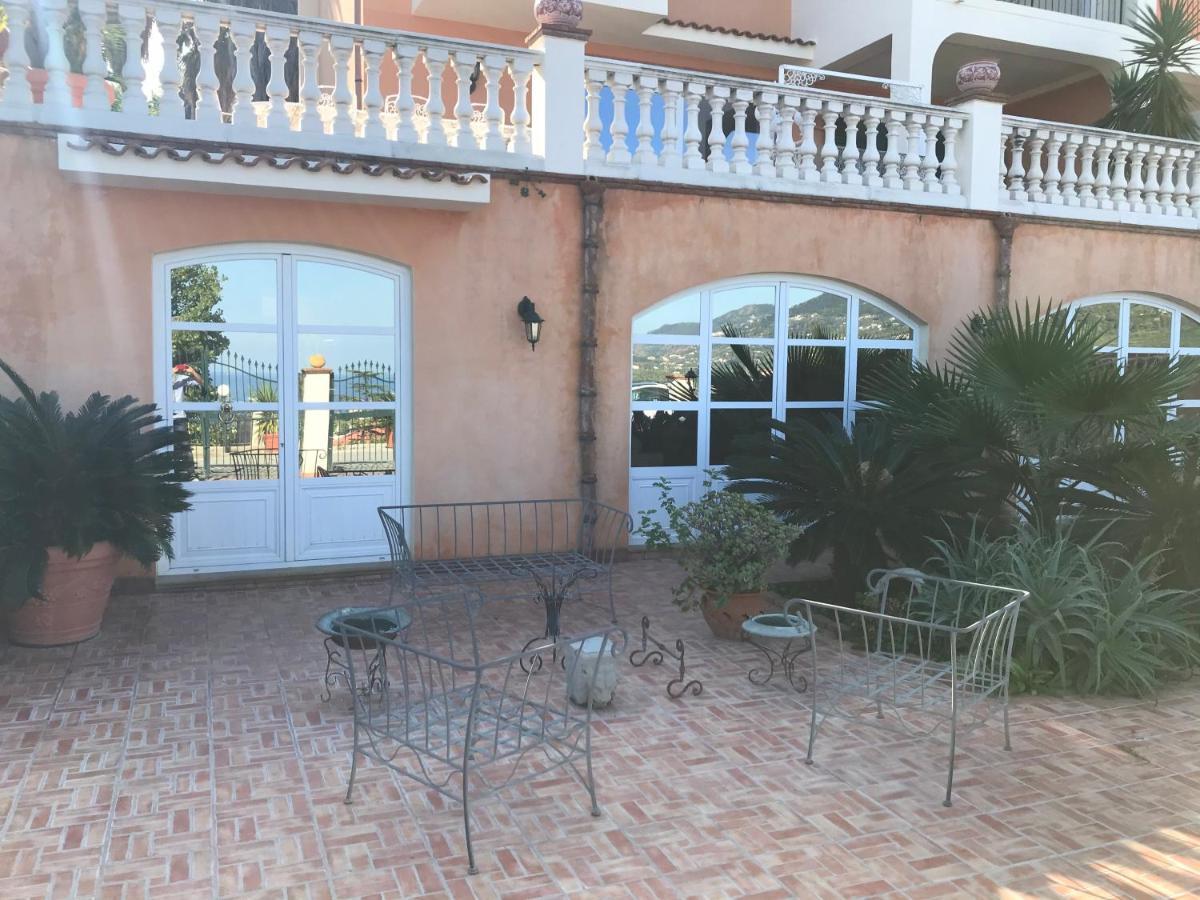 Villa Grace Пати Екстериор снимка