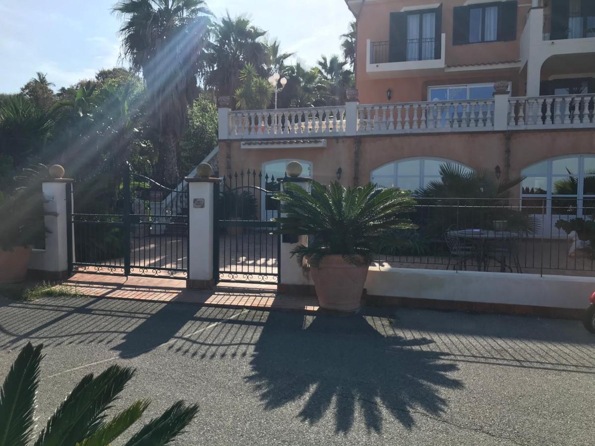 Villa Grace Пати Екстериор снимка