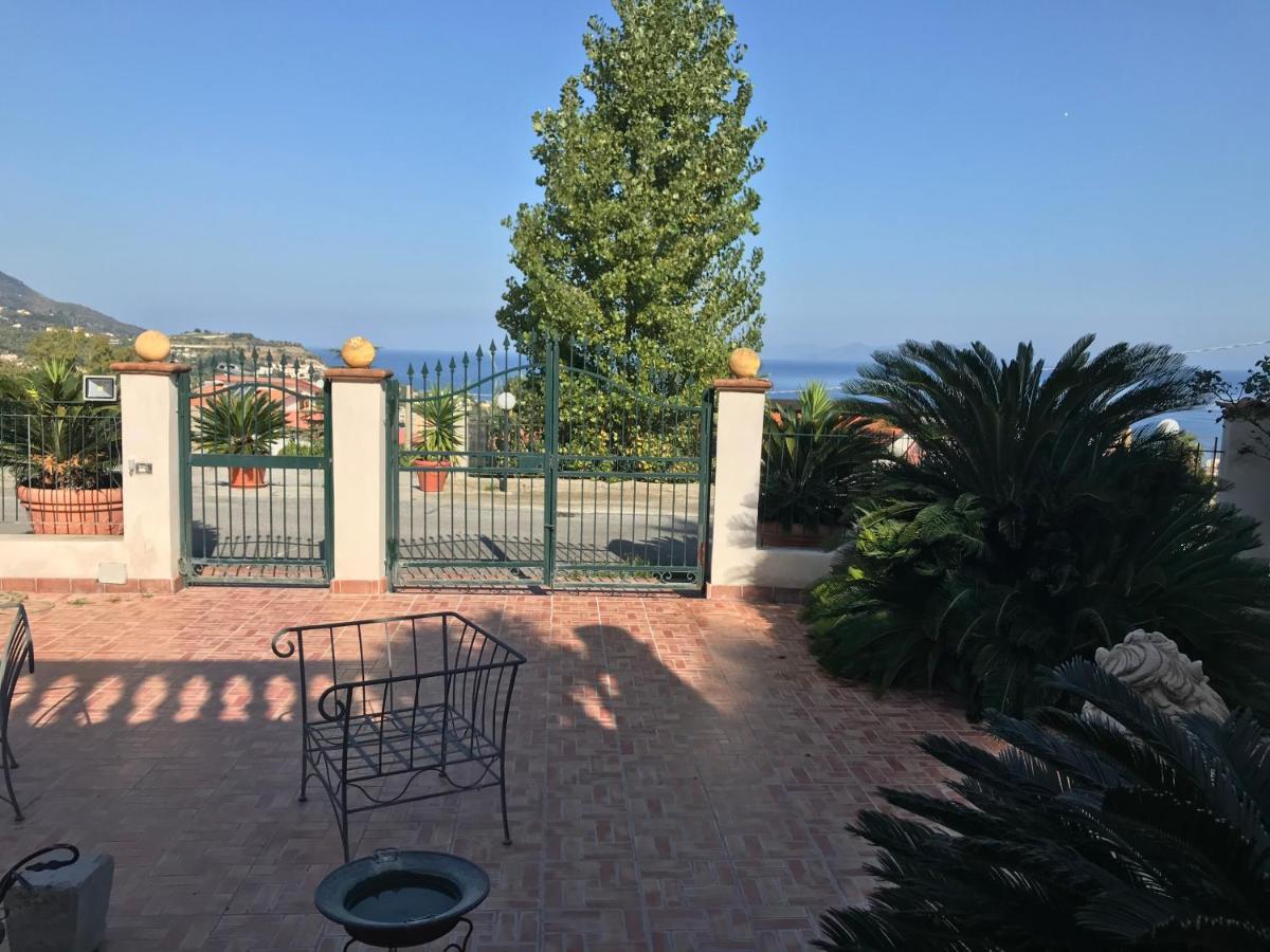 Villa Grace Пати Екстериор снимка
